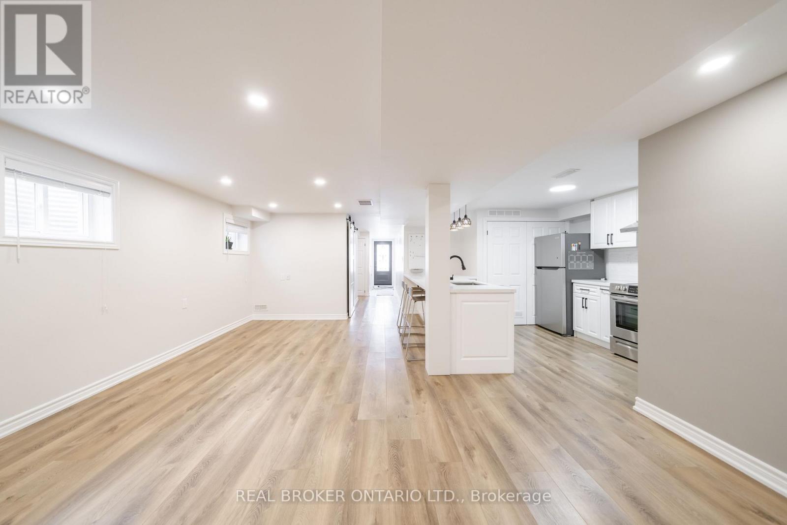 Source URL: https://ddfcdn.realtor.ca/listing/TS639112556682330000/reb82/highres/6/c12972086_5.jpg