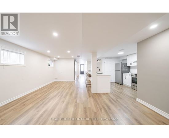 Source URL: https://ddfcdn.realtor.ca/listing/TS639112556682330000/reb82/highres/6/c12972086_5.jpg