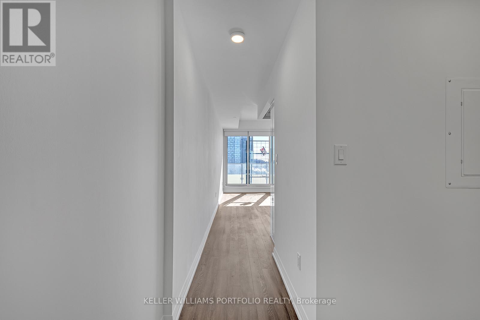 Source URL: https://ddfcdn.realtor.ca/listing/TS639112556685170000/reb82/highres/2/c12972112_2.jpg