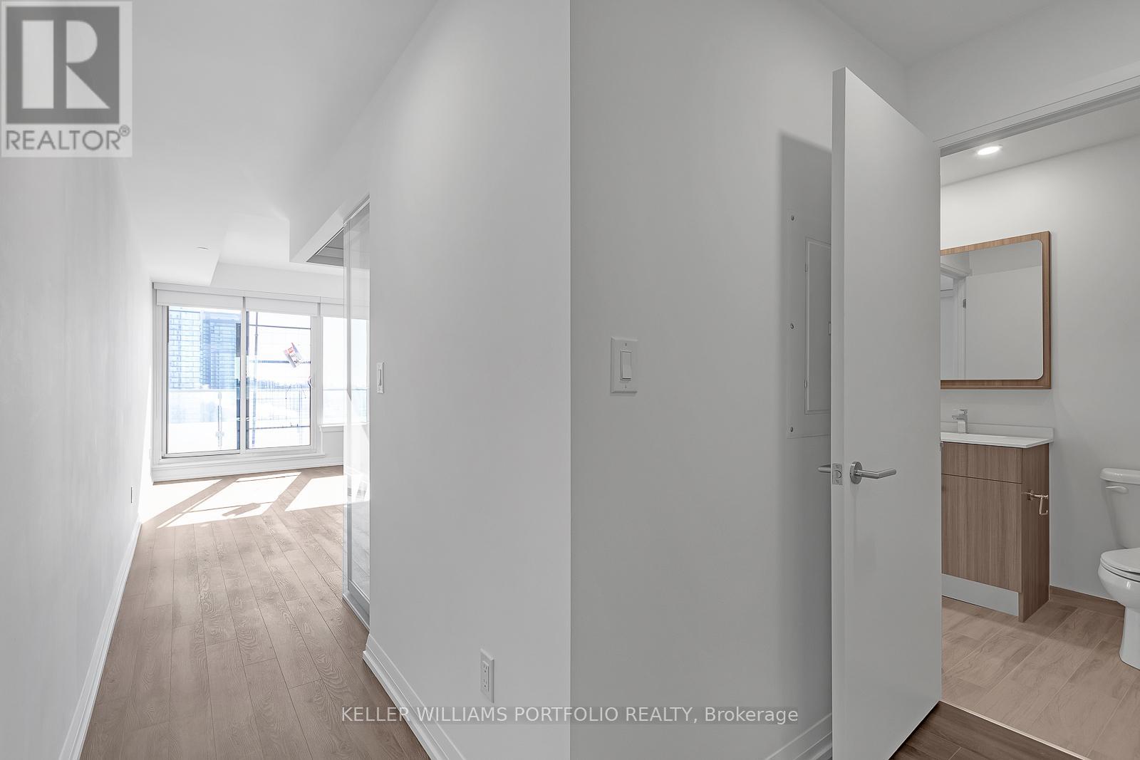 Source URL: https://ddfcdn.realtor.ca/listing/TS639112556685170000/reb82/highres/2/c12972112_3.jpg