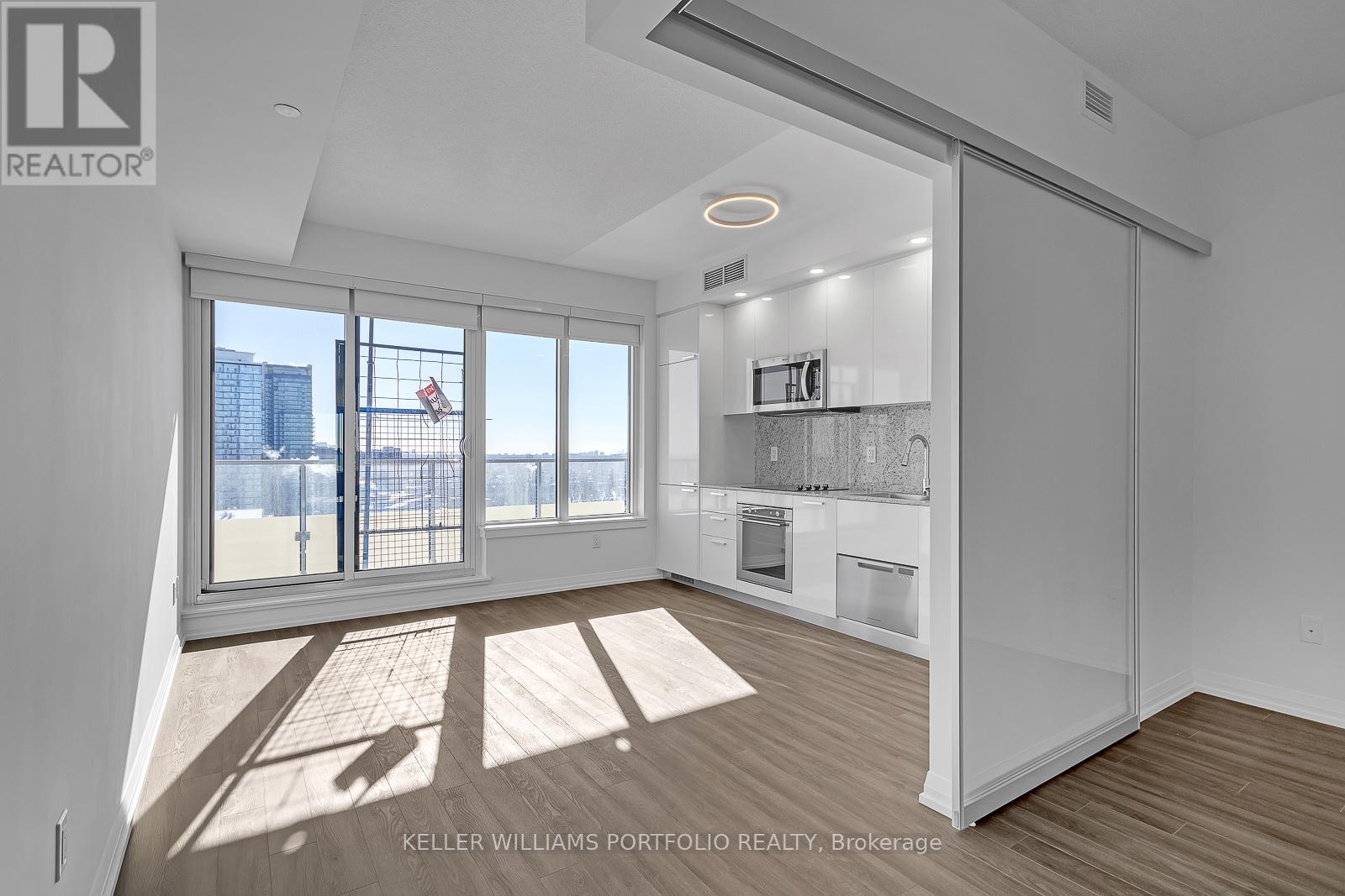 Source URL: https://ddfcdn.realtor.ca/listing/TS639112556685170000/reb82/highres/2/c12972112_4.jpg
