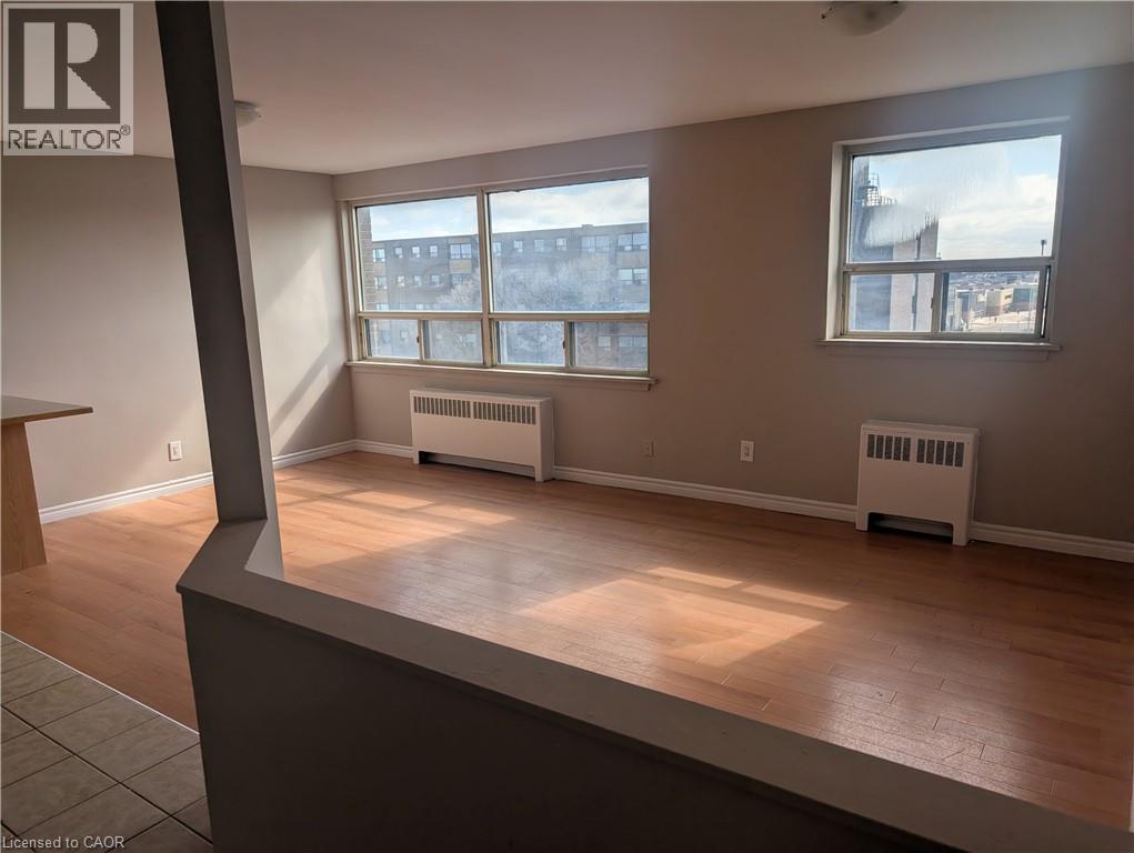 Source URL: https://ddfcdn.realtor.ca/listing/TS639112559430600000/reb14/highres/5/40818735_4.jpg