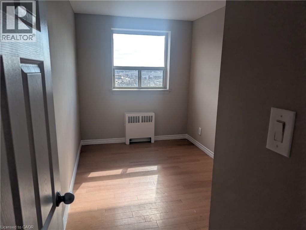 Source URL: https://ddfcdn.realtor.ca/listing/TS639112559430600000/reb14/highres/5/40818735_5.jpg