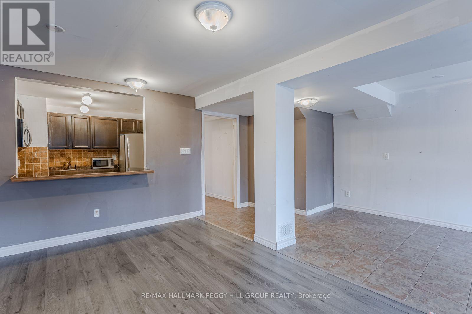 Source URL: https://ddfcdn.realtor.ca/listing/TS639112559496500000/reb82/highres/8/s12972018_2.jpg