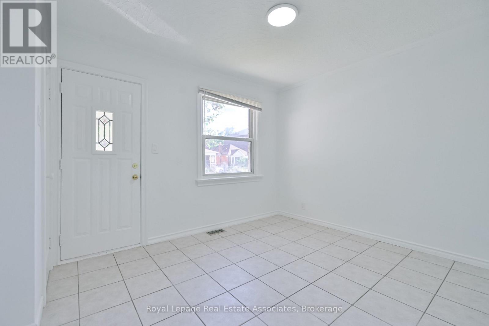 Source URL: https://ddfcdn.realtor.ca/listing/TS639112562027670000/reb82/highres/0/w12972160_4.jpg