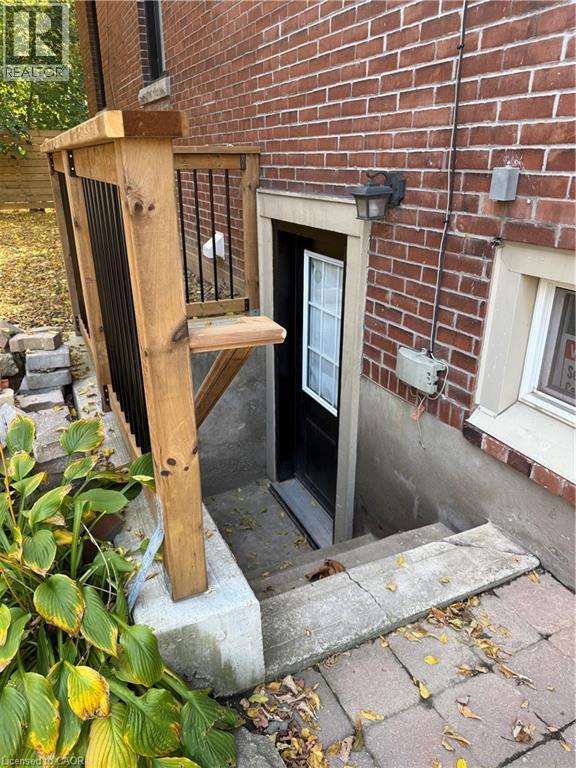 Source URL: https://ddfcdn.realtor.ca/listing/TS639112566258470000/reb14/highres/2/40816282_2.jpg