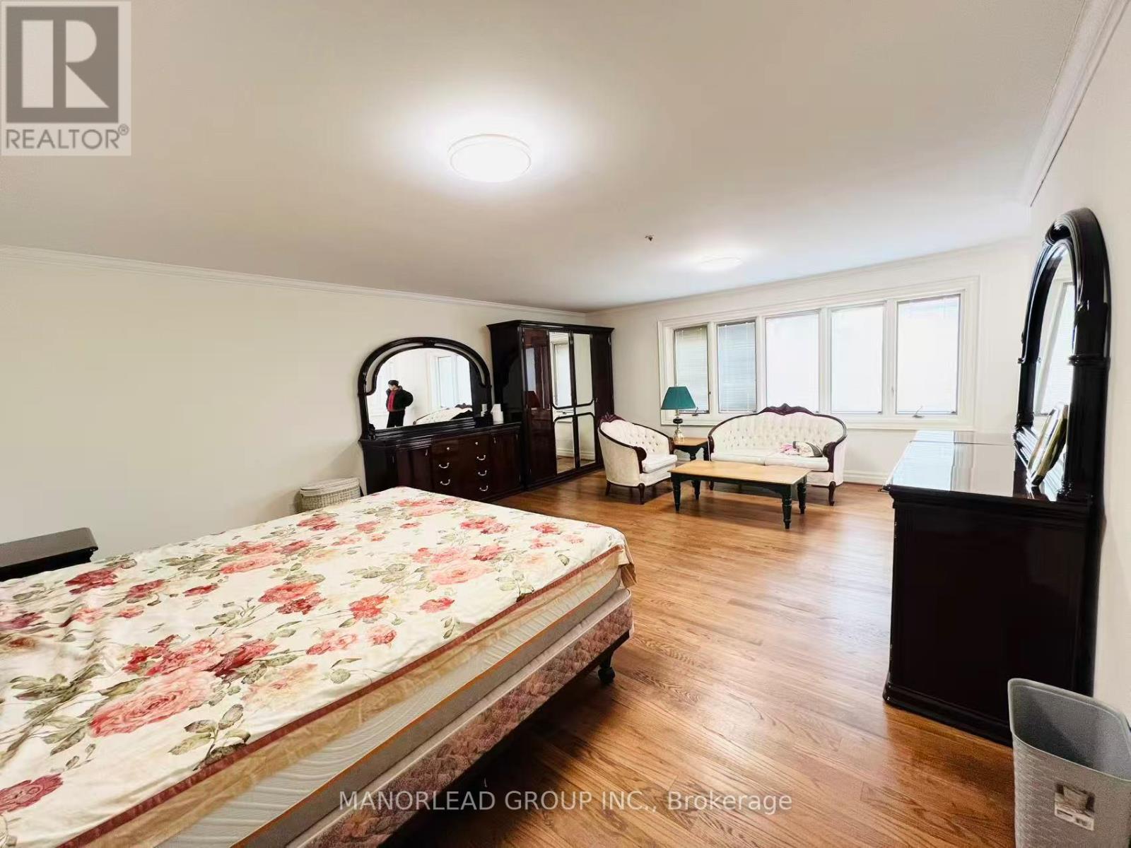 Source URL: https://ddfcdn.realtor.ca/listing/TS639112579552800000/reb82/highres/8/n12972318_27.jpg
