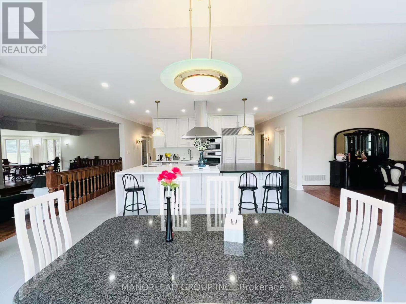 Source URL: https://ddfcdn.realtor.ca/listing/TS639112579552800000/reb82/highres/8/n12972318_5.jpg