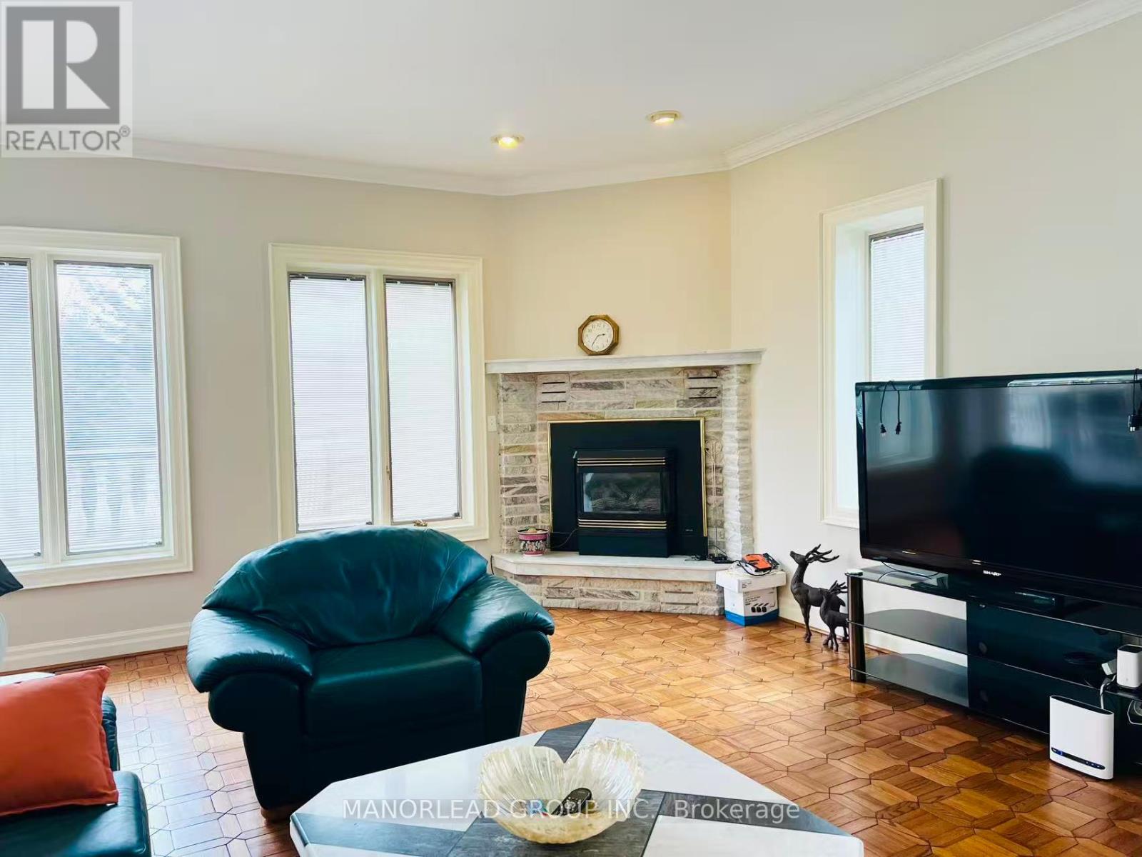 Source URL: https://ddfcdn.realtor.ca/listing/TS639112579552800000/reb82/highres/8/n12972318_8.jpg