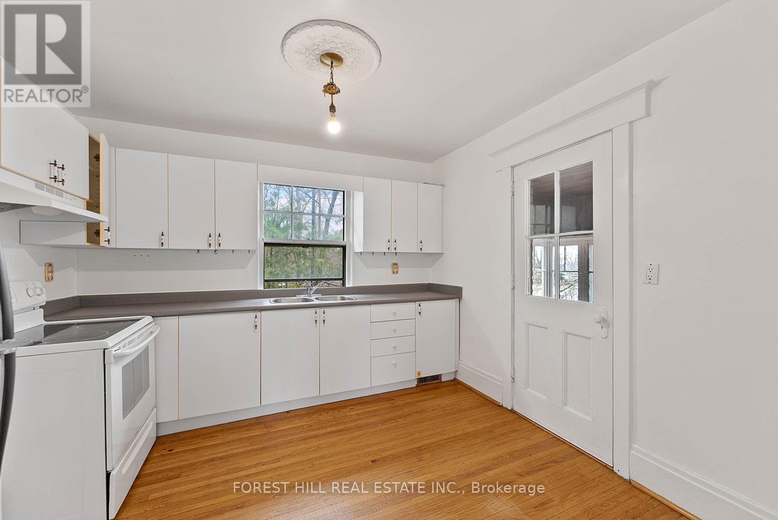 Source URL: https://ddfcdn.realtor.ca/listing/TS639112579558100000/reb82/highres/4/n12972374_13.jpg