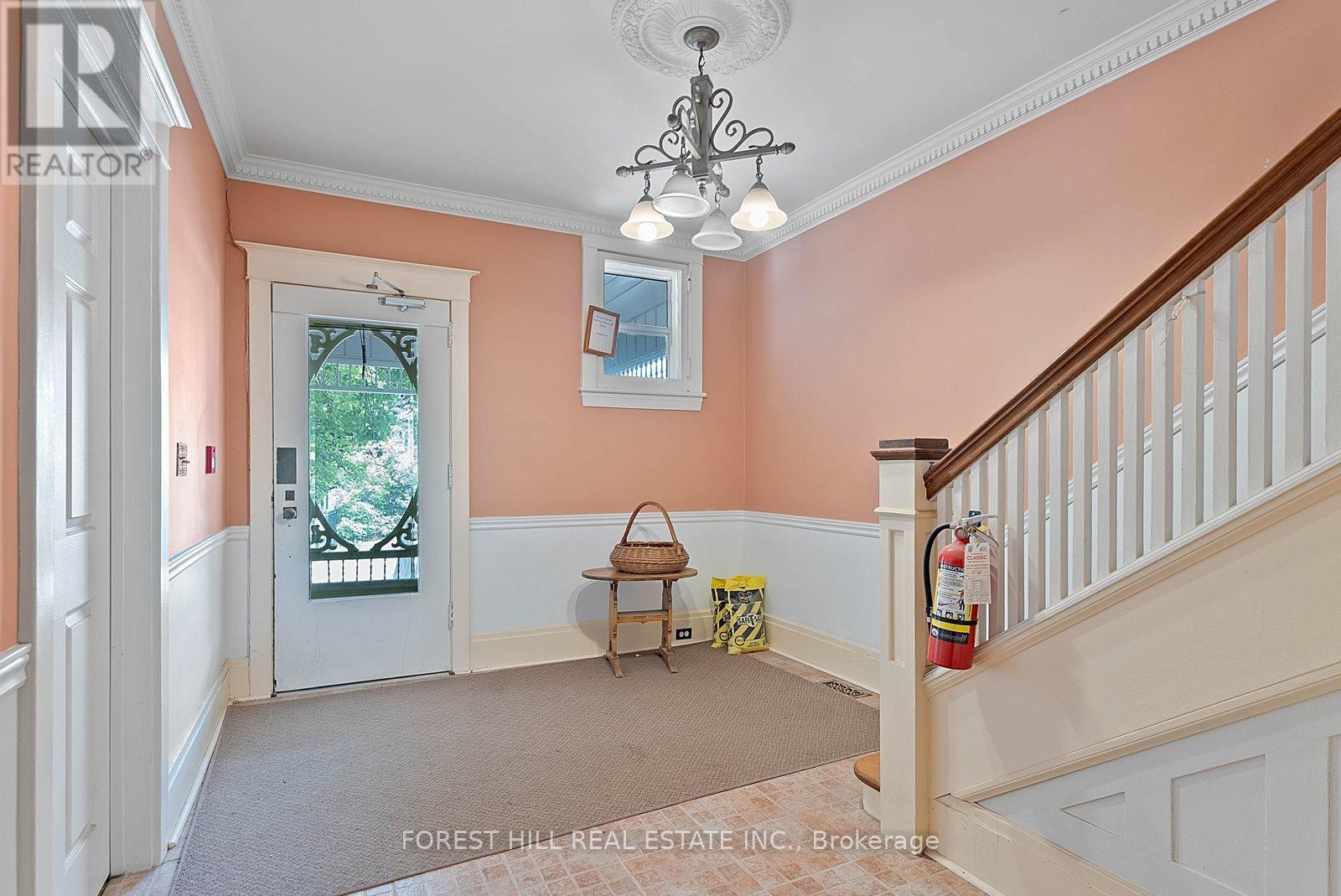 Source URL: https://ddfcdn.realtor.ca/listing/TS639112579558100000/reb82/highres/4/n12972374_7.jpg