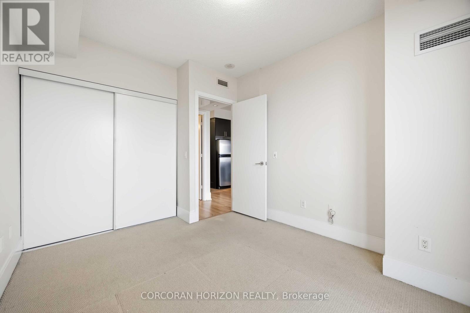 Source URL: https://ddfcdn.realtor.ca/listing/TS639112593065730000/reb82/highres/2/c12972402_23.jpg