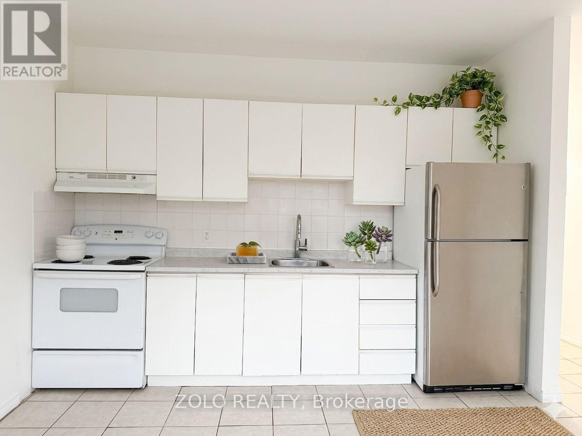 Source URL: https://ddfcdn.realtor.ca/listing/TS639112593106400000/reb82/highres/2/c12972712_2.jpg
