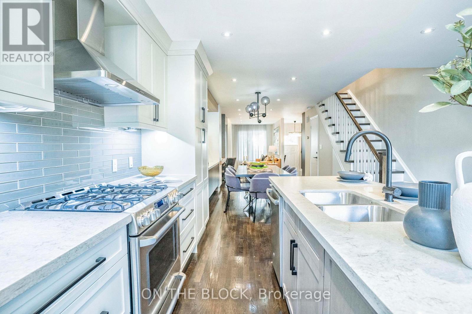 Source URL: https://ddfcdn.realtor.ca/listing/TS639112594013000000/reb82/highres/6/e12972496_2.jpg