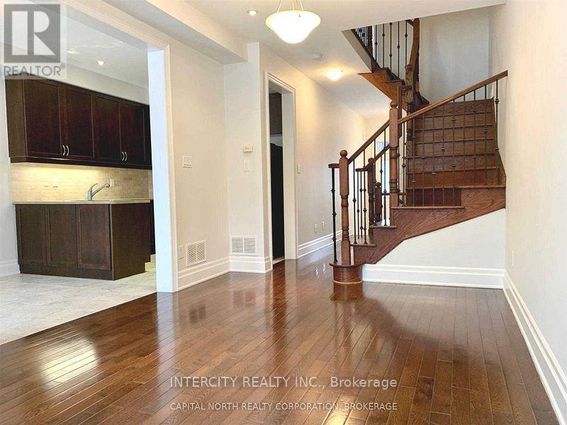 Source URL: https://ddfcdn.realtor.ca/listing/TS639112595544000000/reb82/highres/2/n12972652_4.jpg
