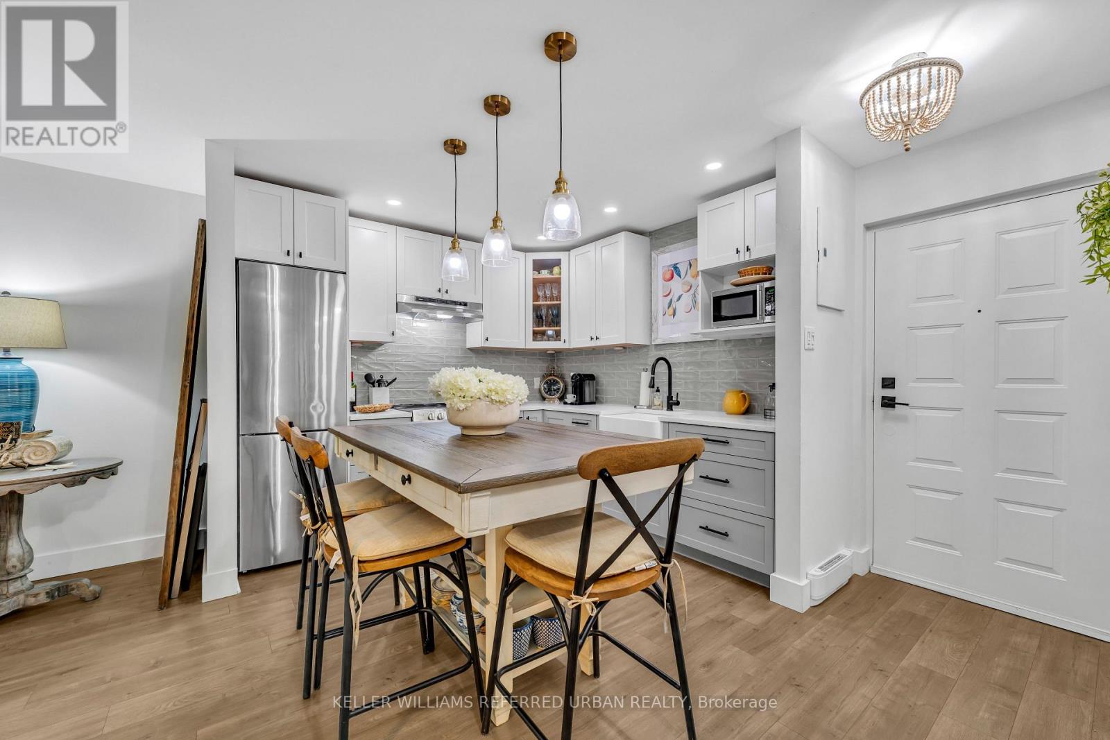 Source URL: https://ddfcdn.realtor.ca/listing/TS639112600412870000/reb82/highres/4/x12972514_3.jpg