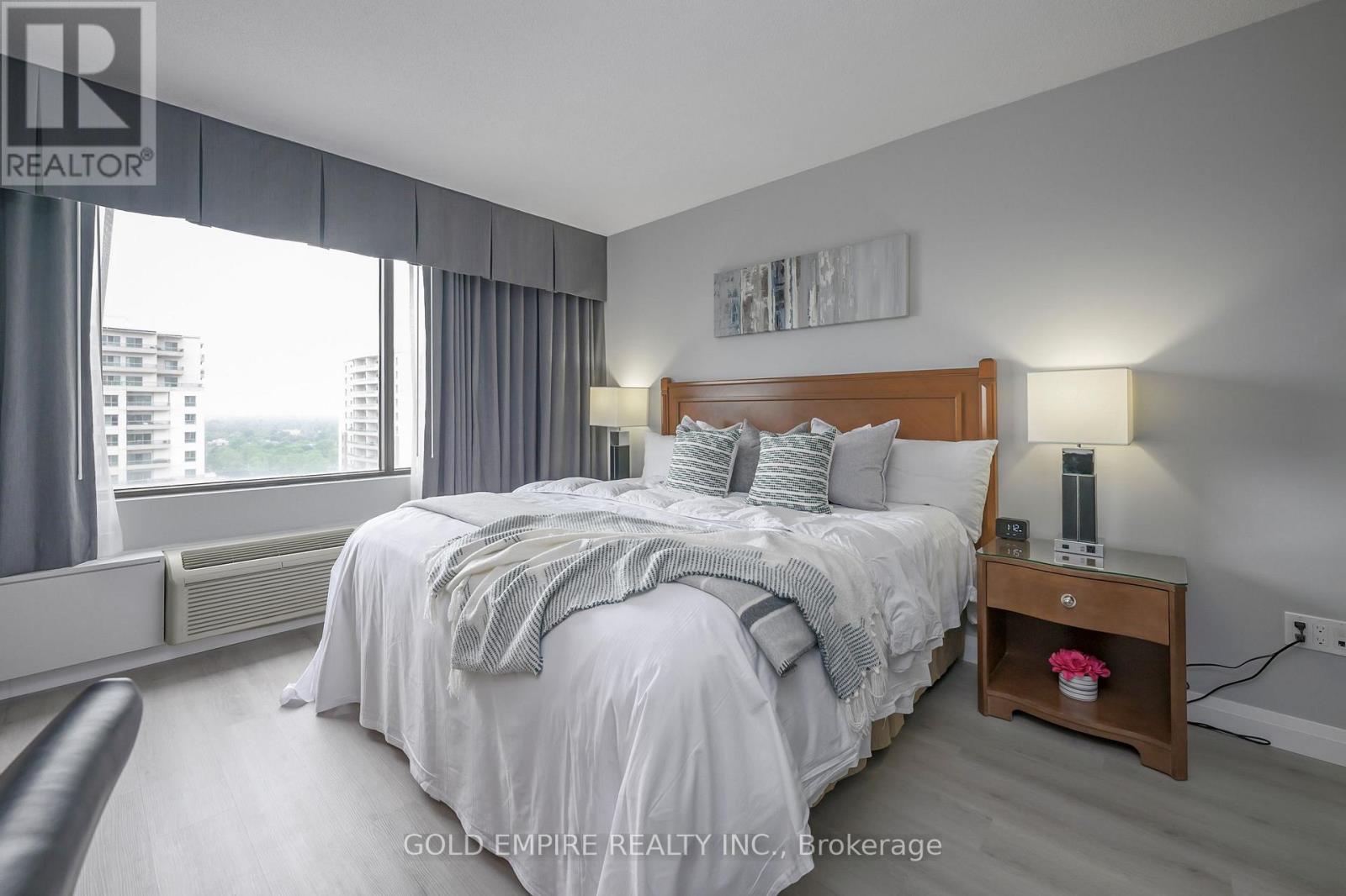 Source URL: https://ddfcdn.realtor.ca/listing/TS639112603432430000/reb13/highres/2/x12972912_11.jpg