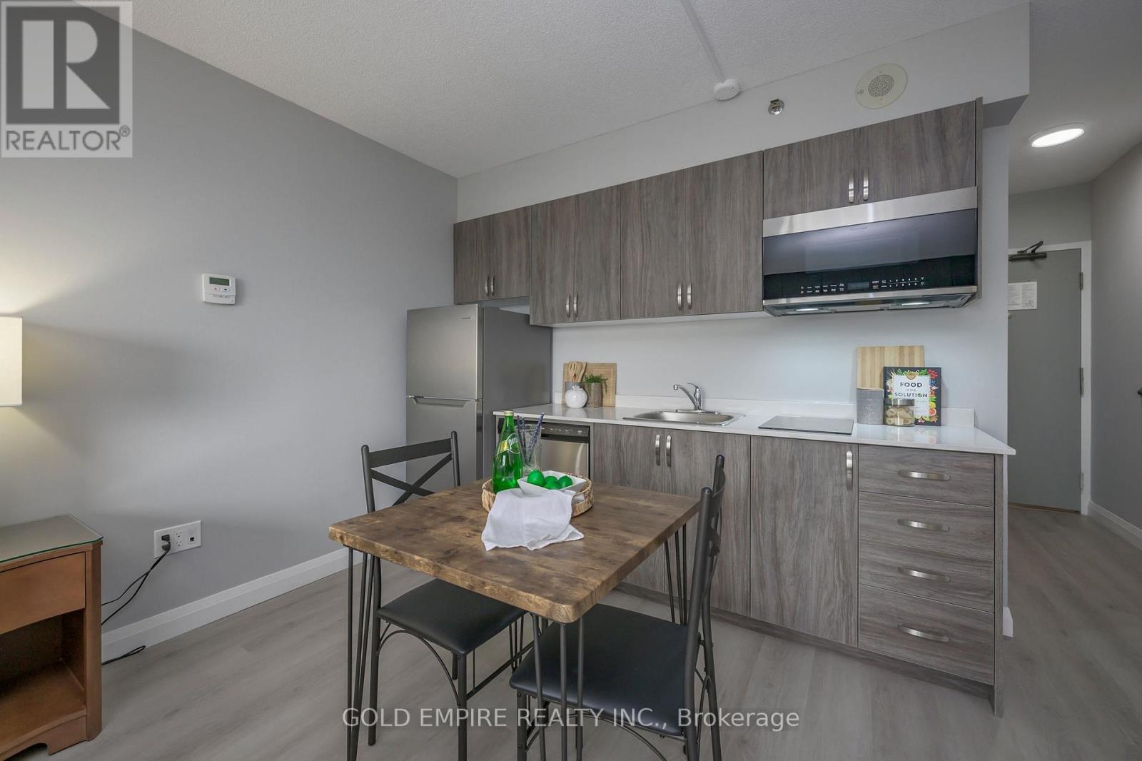 Source URL: https://ddfcdn.realtor.ca/listing/TS639112603432430000/reb13/highres/2/x12972912_5.jpg