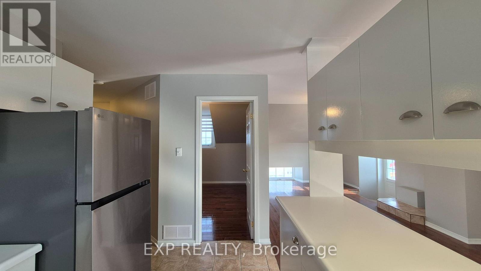 Source URL: https://ddfcdn.realtor.ca/listing/TS639112604767400000/reb76/highres/0/x12972790_2.jpg