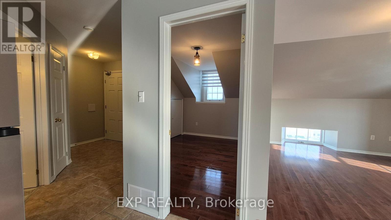 Source URL: https://ddfcdn.realtor.ca/listing/TS639112604767400000/reb76/highres/0/x12972790_3.jpg
