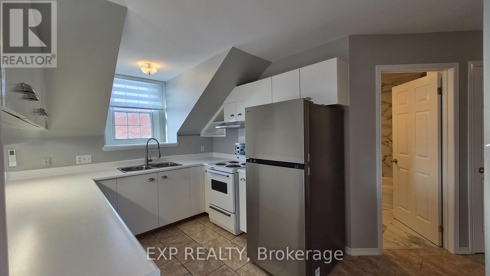 Source URL: https://ddfcdn.realtor.ca/listing/TS639112604767400000/reb76/highres/0/x12972790_4.jpg