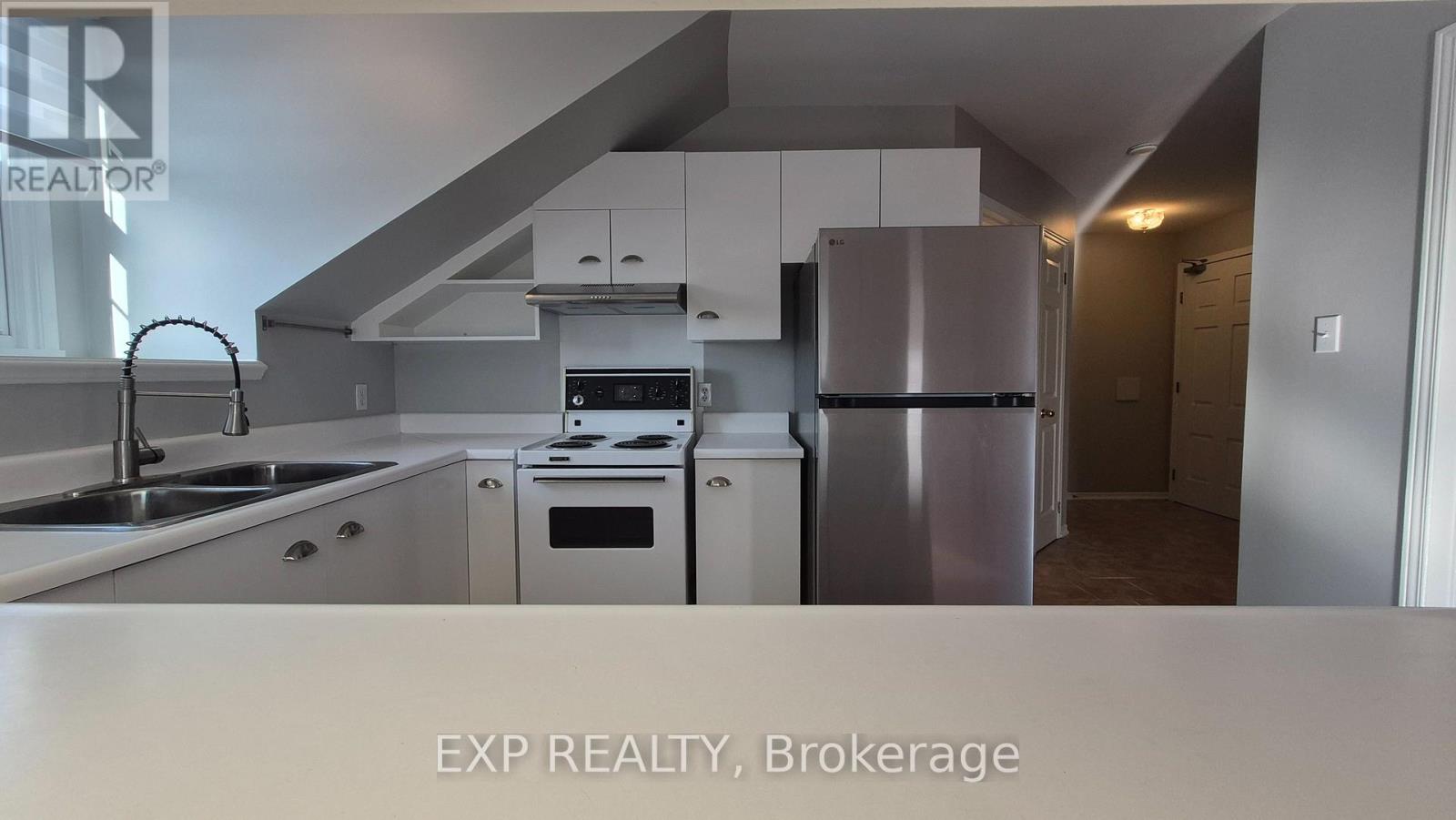 Source URL: https://ddfcdn.realtor.ca/listing/TS639112604767400000/reb76/highres/0/x12972790_5.jpg