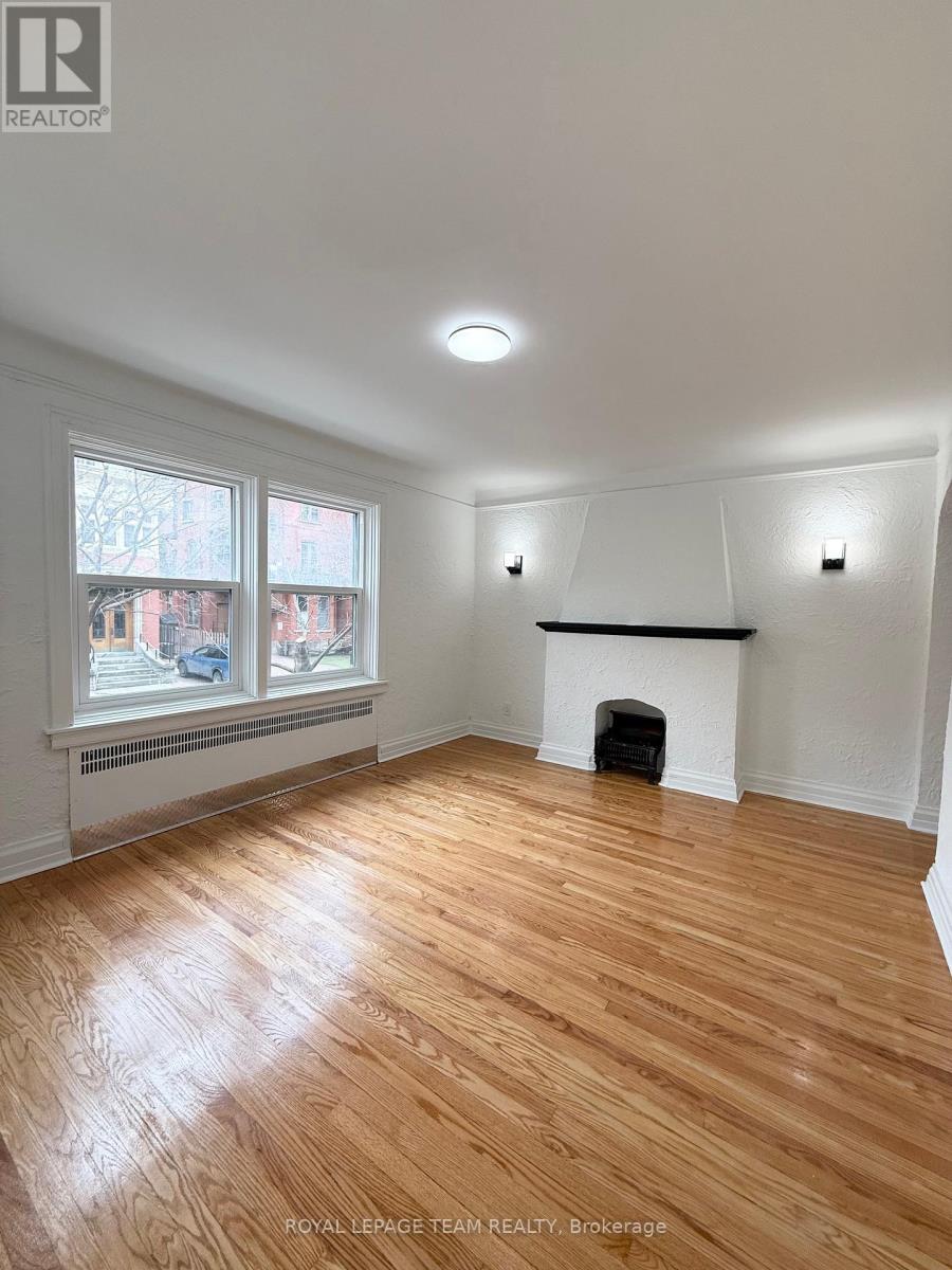 Source URL: https://ddfcdn.realtor.ca/listing/TS639112604787800000/reb76/highres/6/x12972886_2.jpg