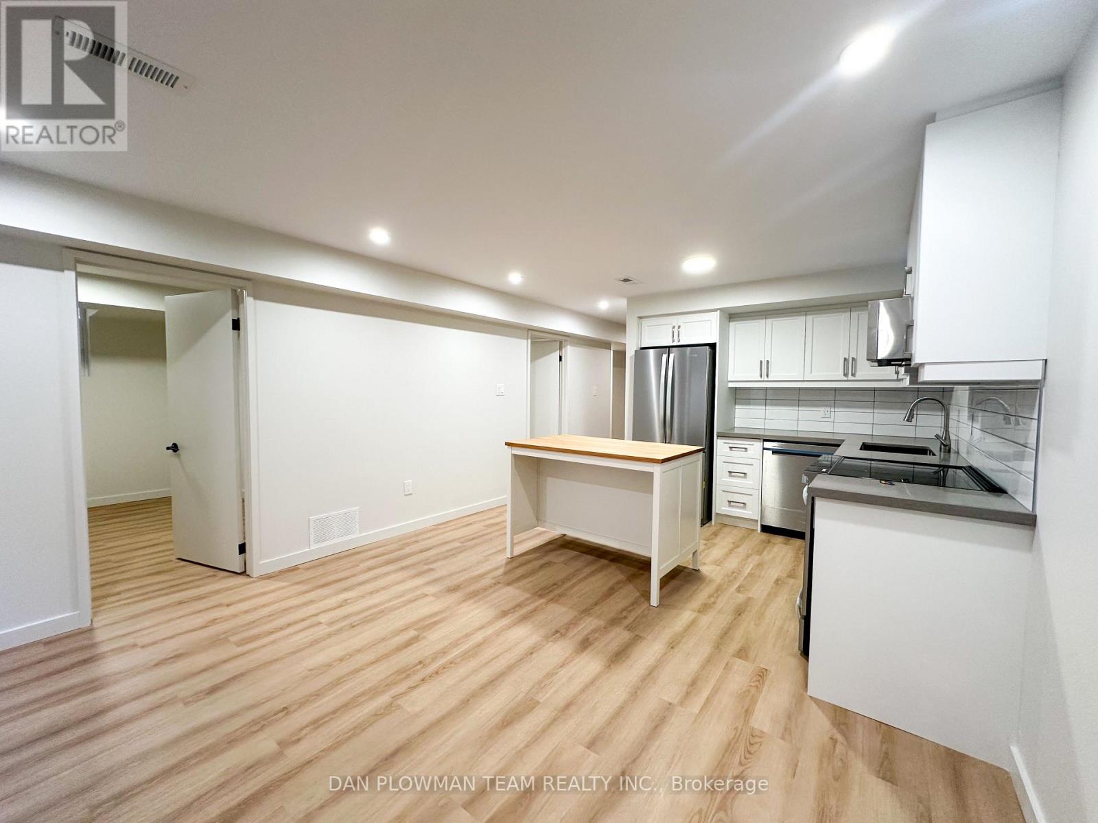 Source URL: https://ddfcdn.realtor.ca/listing/TS639112611766870000/reb82/highres/2/e12972772_3.jpg