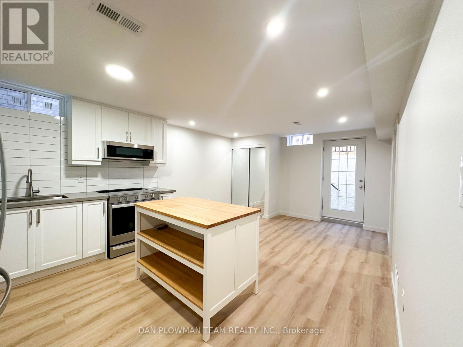 Source URL: https://ddfcdn.realtor.ca/listing/TS639112611766870000/reb82/highres/2/e12972772_4.jpg