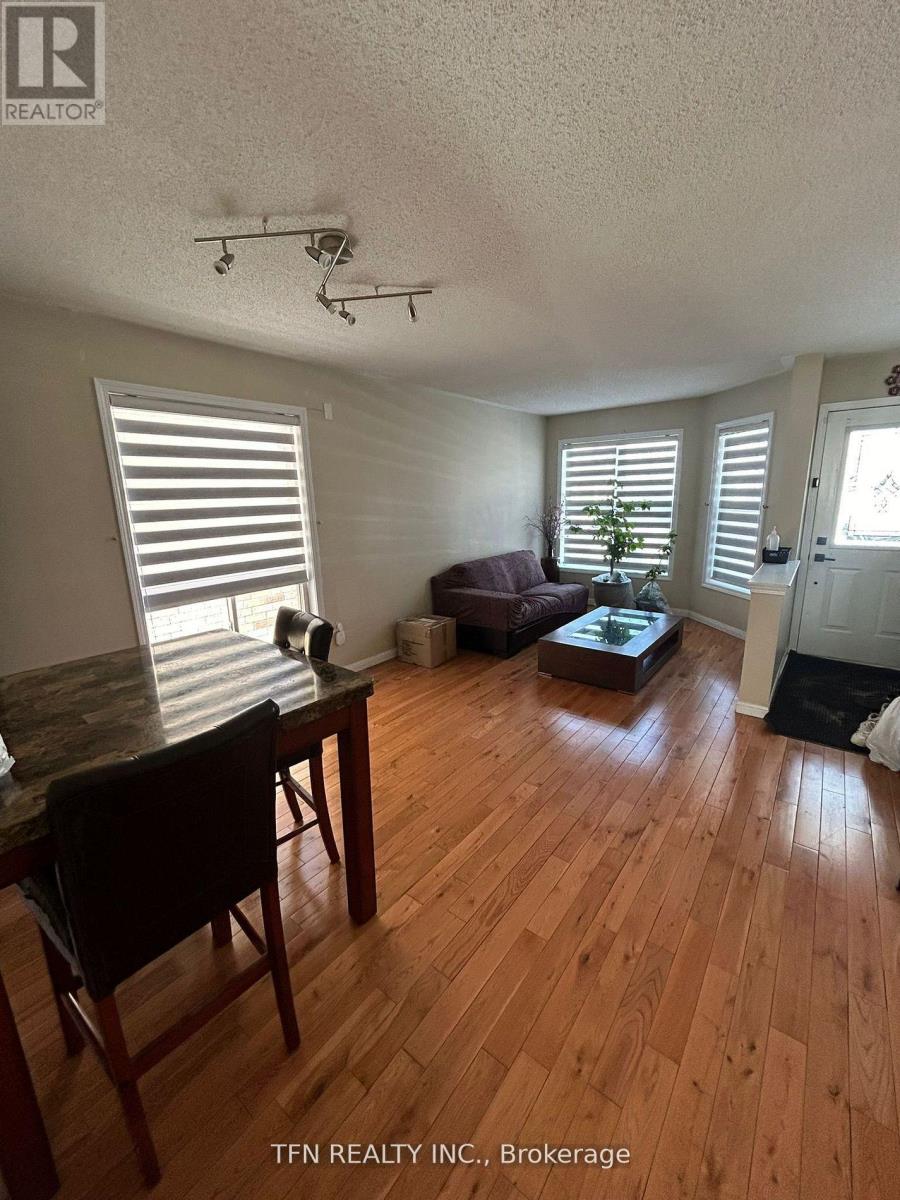 Source URL: https://ddfcdn.realtor.ca/listing/TS639112611774900000/reb82/highres/2/e12972902_1.jpg
