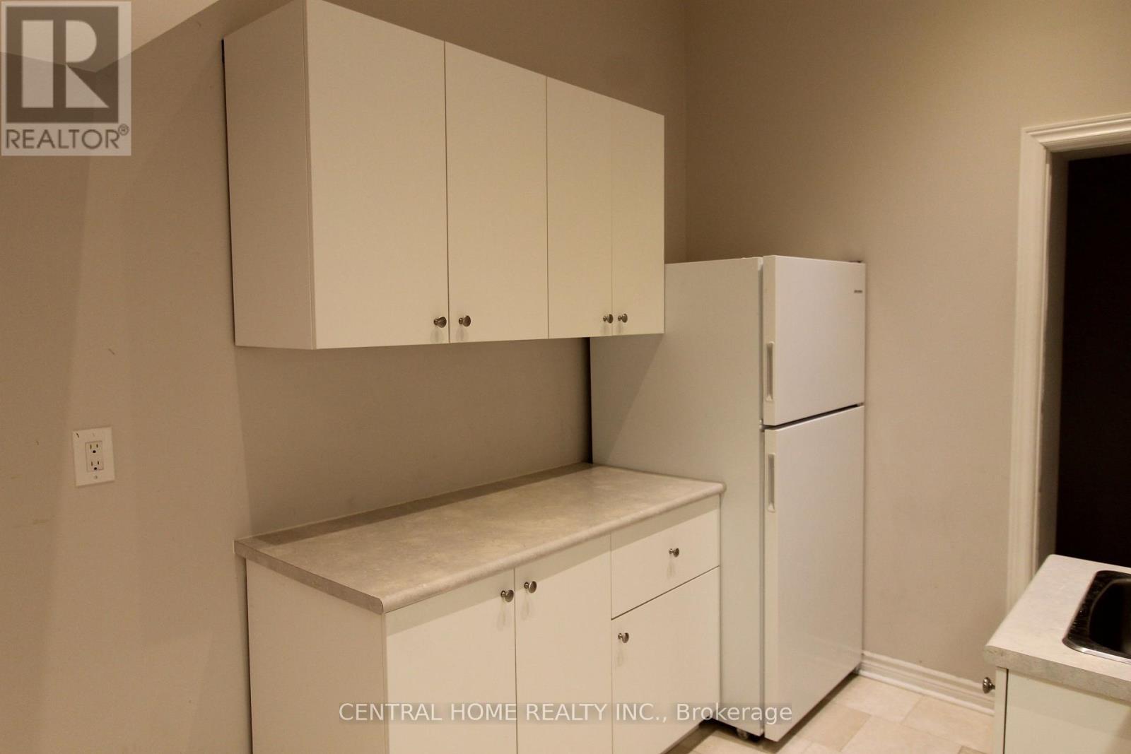 Source URL: https://ddfcdn.realtor.ca/listing/TS639112613179270000/reb82/highres/2/n12972852_12.jpg