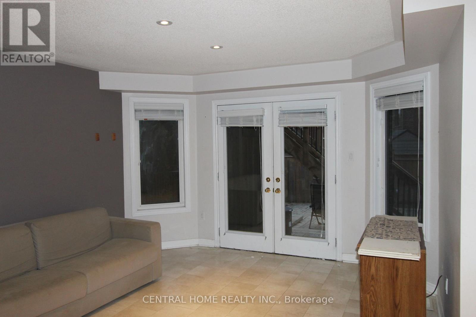 Source URL: https://ddfcdn.realtor.ca/listing/TS639112613179270000/reb82/highres/2/n12972852_5.jpg
