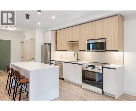 Source URL: https://ddfcdn.realtor.ca/listing/TS639112620436600000/reb14/highres/1/40818861_3.jpg
