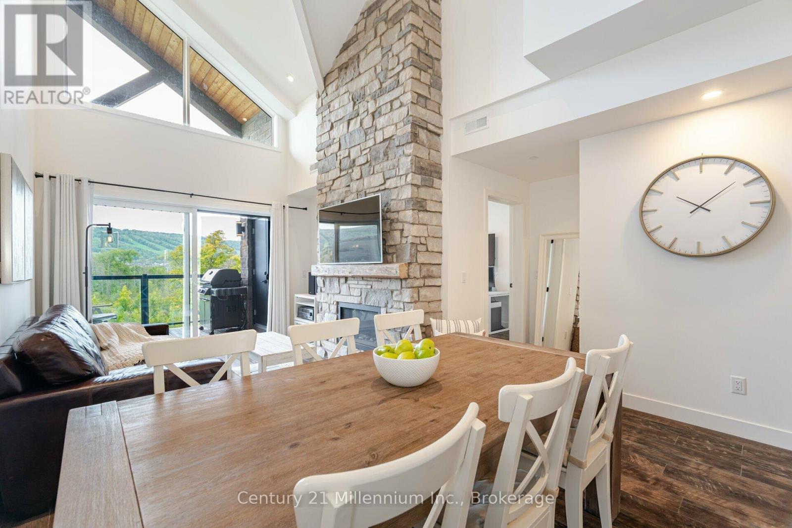 Source URL: https://ddfcdn.realtor.ca/listing/TS639112625454700000/reb47/highres/4/x12973134_5.jpg