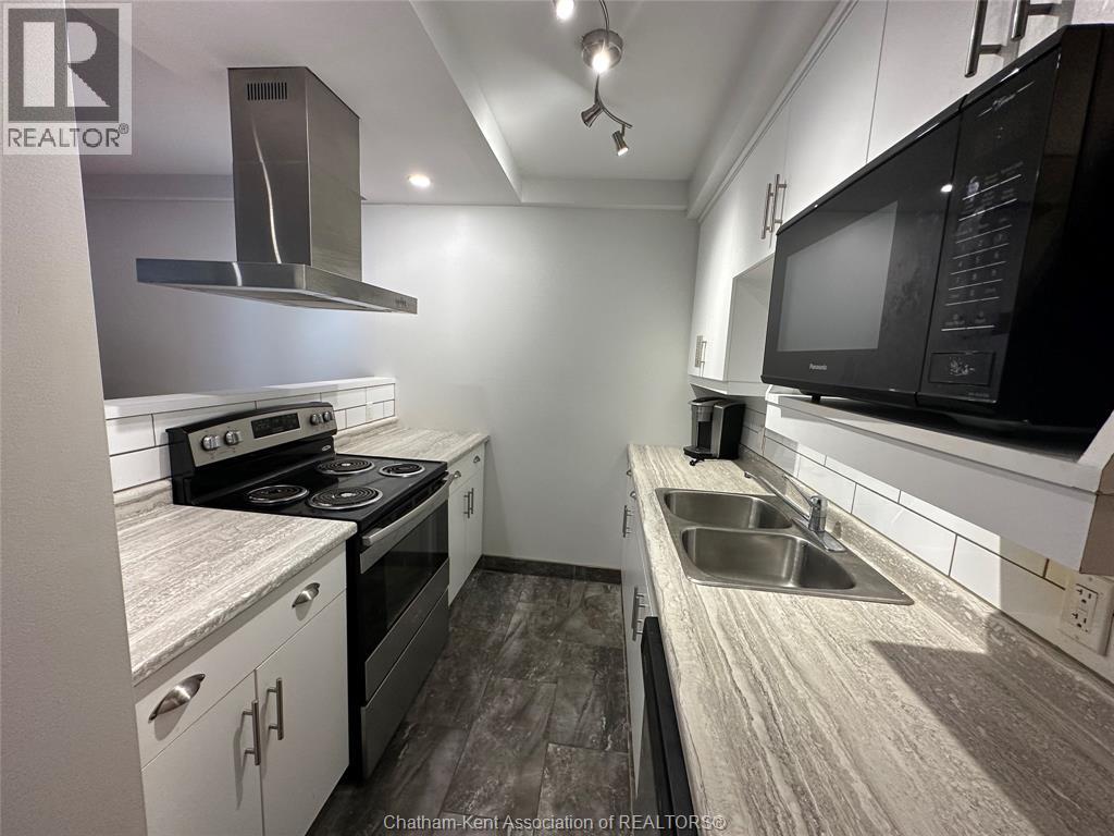 Source URL: https://ddfcdn.realtor.ca/listing/TS639112627881670000/reb32/highres/9/26007529_1.jpg