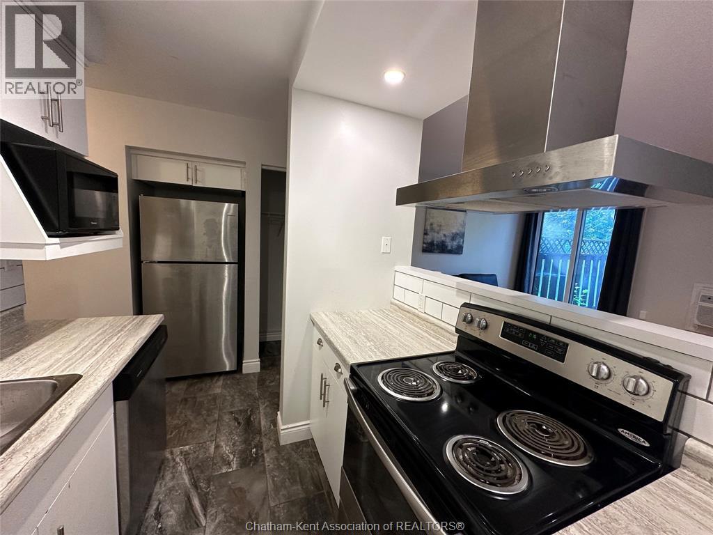 Source URL: https://ddfcdn.realtor.ca/listing/TS639112627881670000/reb32/highres/9/26007529_2.jpg