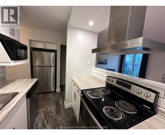 Source URL: https://ddfcdn.realtor.ca/listing/TS639112627881670000/reb32/highres/9/26007529_2.jpg