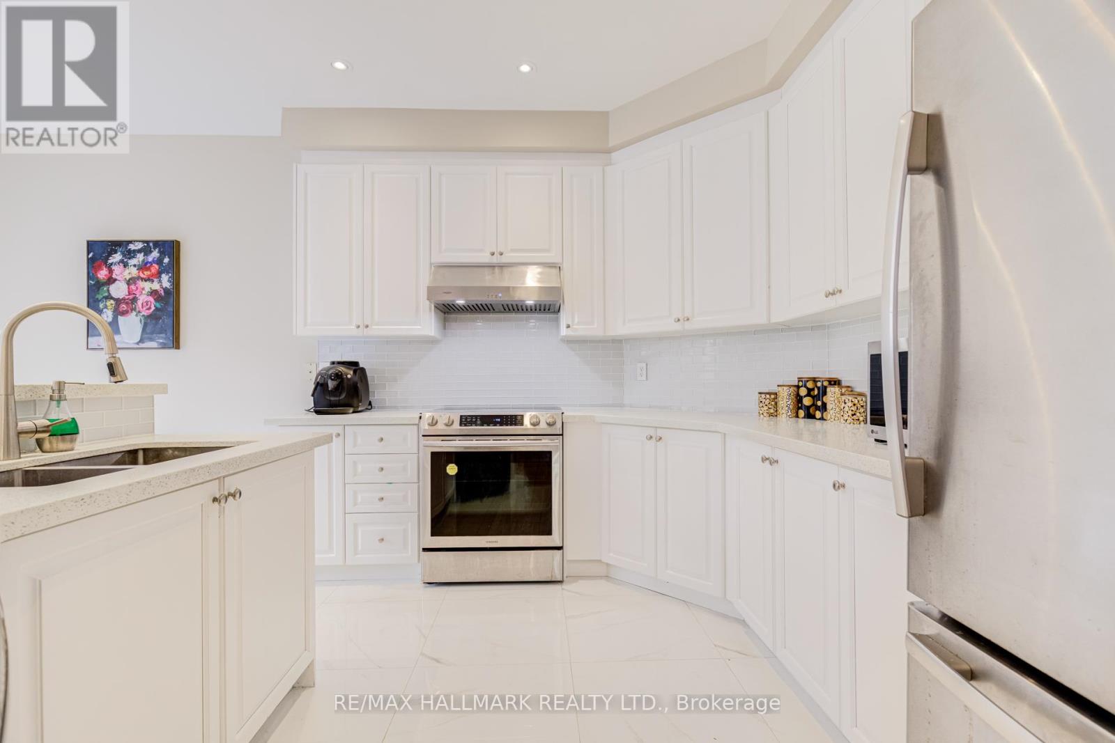 Source URL: https://ddfcdn.realtor.ca/listing/TS639112630193300000/reb82/highres/6/n12972916_17.jpg