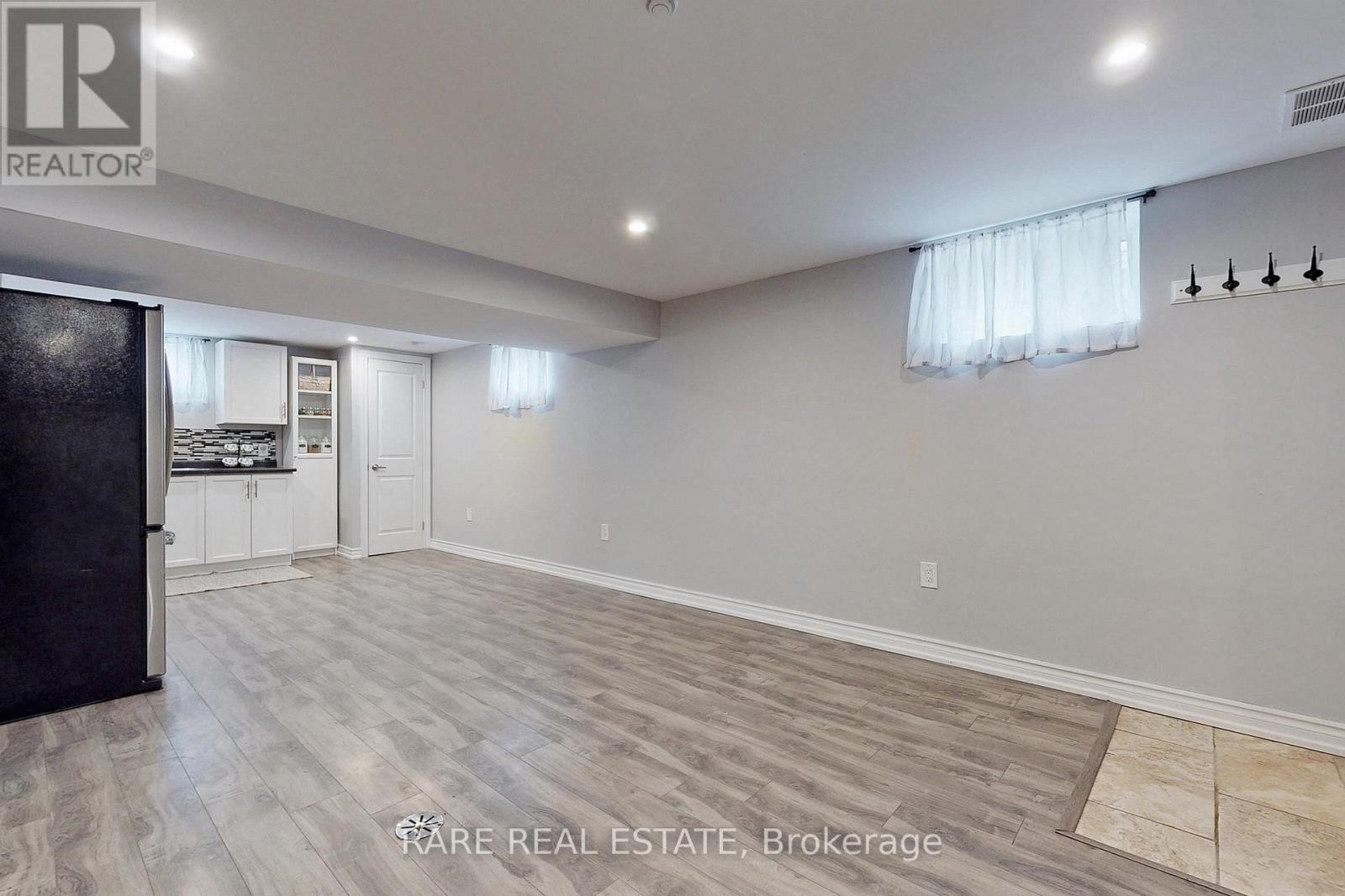 Source URL: https://ddfcdn.realtor.ca/listing/TS639112634847930000/reb82/highres/6/x12973156_5.jpg