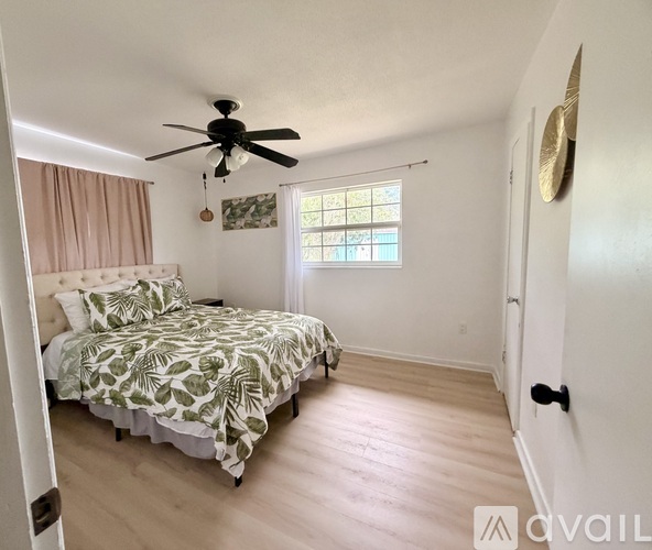 6966 North Socrum Loop Road 4 Beds Single Family Home for Rent - Photo gallery 1