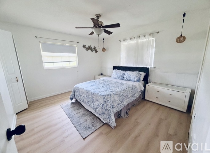 6966 North Socrum Loop Road 4 Beds Single Family Home for Rent - Photo gallery 2