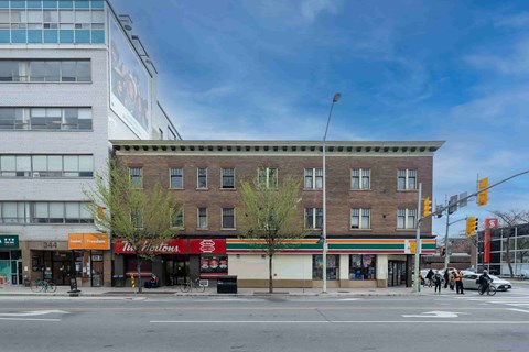 2 Spadina Road Studio-3 Beds Apartment for Rent