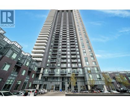 A tall building with the RE/MAX Metropolis Realty Brokerage in front.