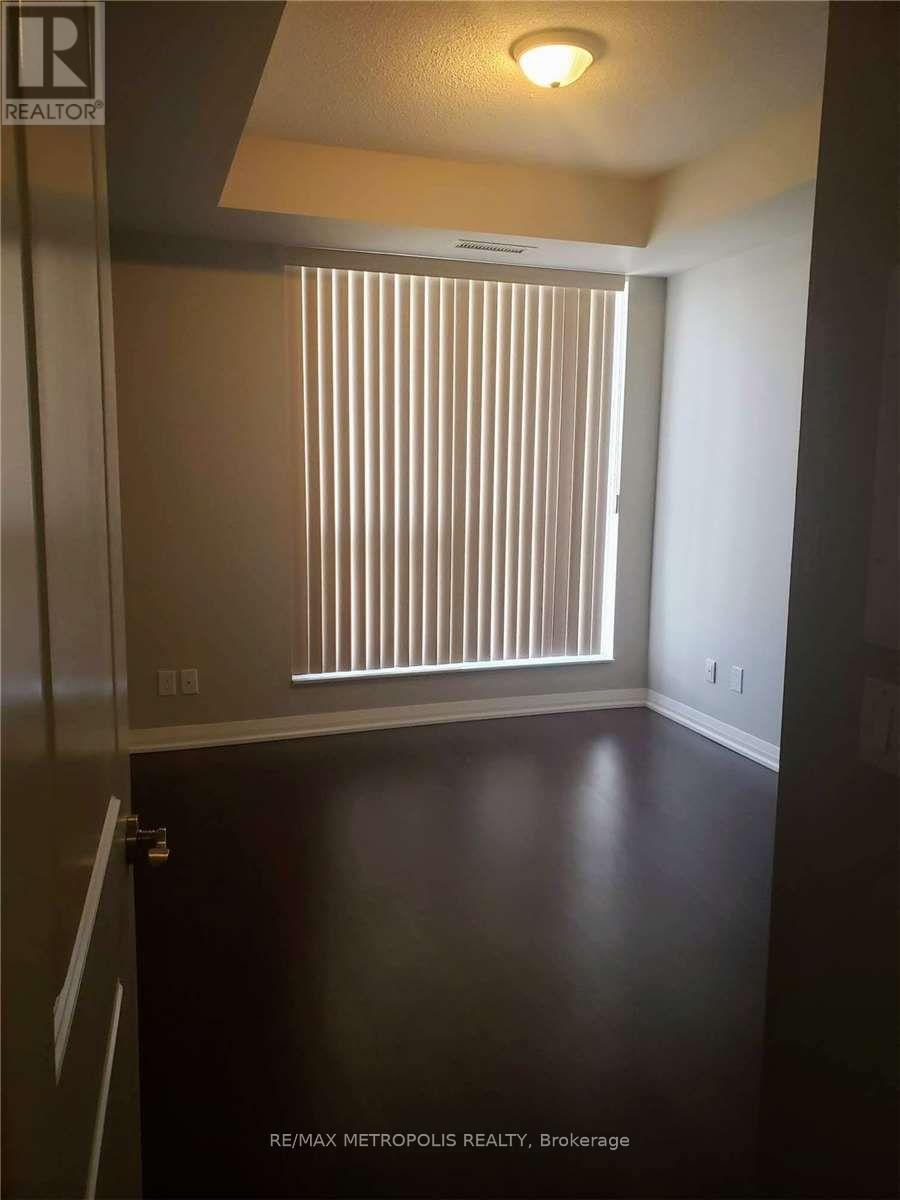 A room with a window covered with blinds.