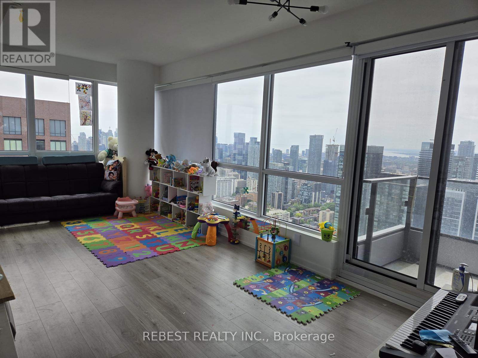 A living room with a view of the city skyline.