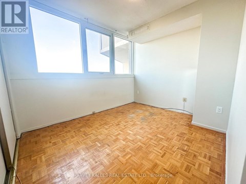 704 - 150 NEPTUNE DRIVE 3 Beds Apartment for Rent