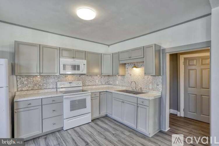 50 South Royal Street 3 Beds Single Family Home for Rent - Photo gallery 3
