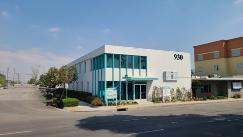 A building with the number 930 on it.