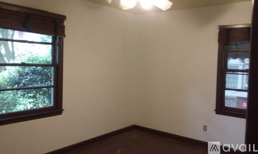 A room with a window on the left and a window on the right.