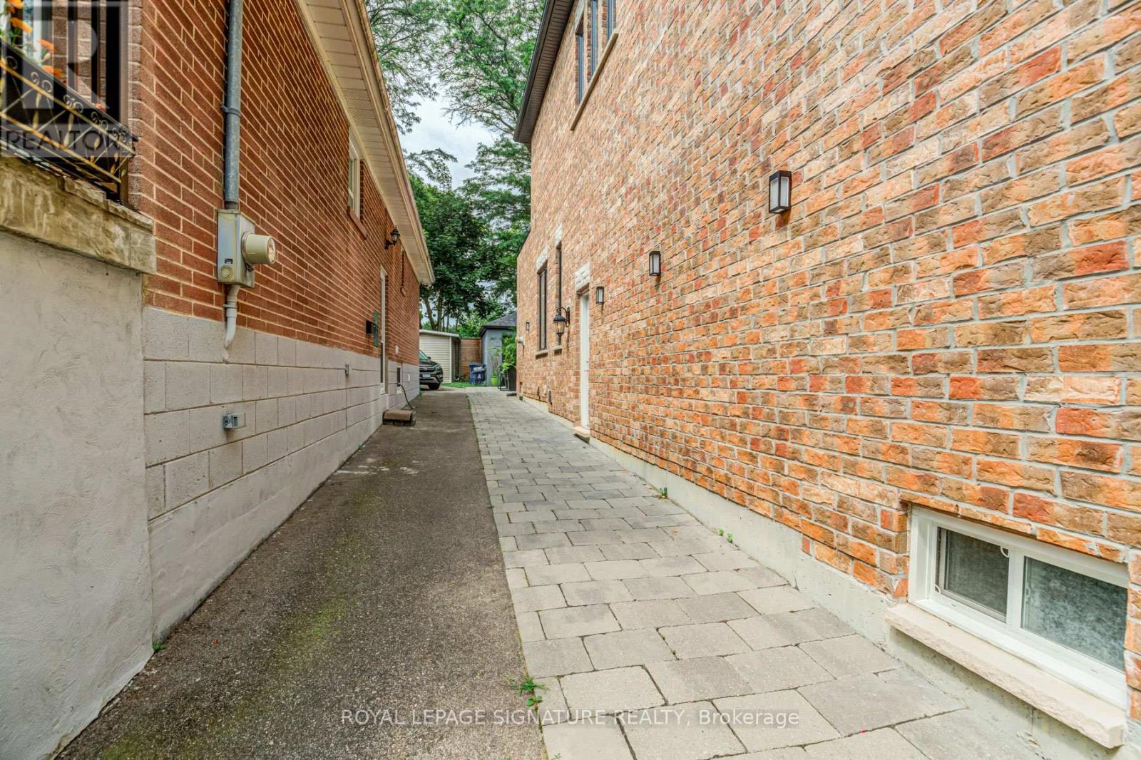 A narrow alleyway between two brick buildings.